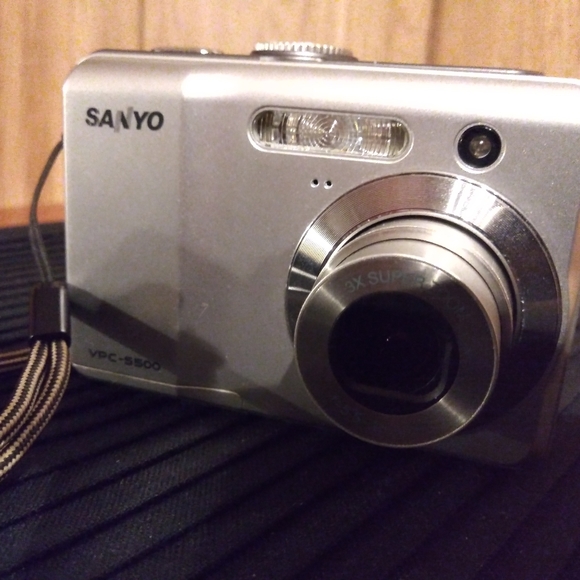 Sanyo VPC 5500 digital camera - Picture 12 of 15